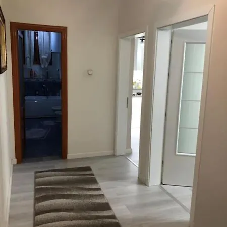 Luxury Citty Center Apartment Fier